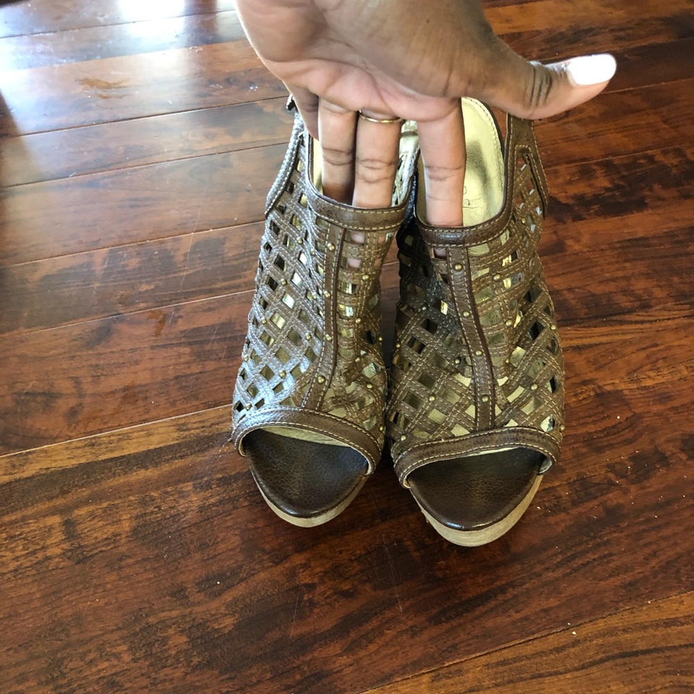 Cage cork wedges